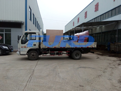 福瑞得機(jī)械瀝青灌縫機(jī)，手扶雙輪壓路機(jī)裝車成功及時發(fā)貨