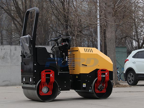 小型壓路機(jī)長期不使用就能丟下保養(yǎng)嗎？